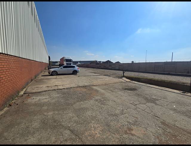 3,000M² WAREHOUSE TO LET IN BOKSBURG EAST